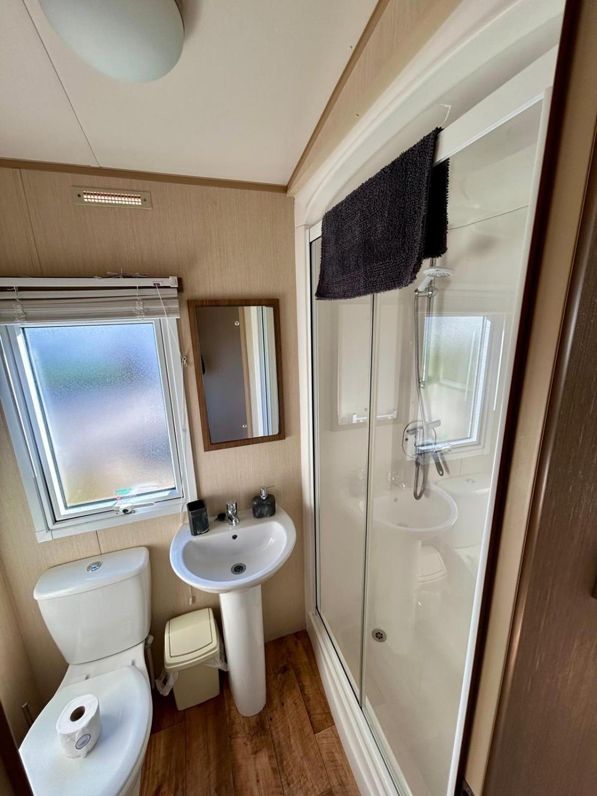 Bude Caravan Sleeps six Summer Breeze Buitenkant foto