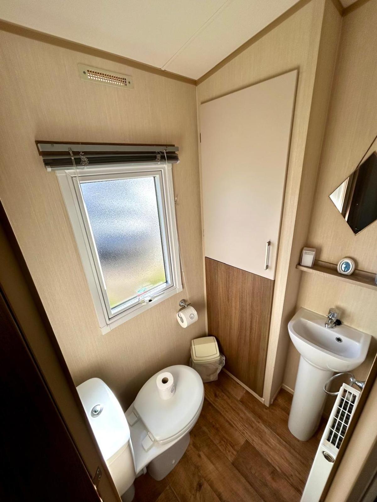 Bude Caravan Sleeps six Summer Breeze Buitenkant foto