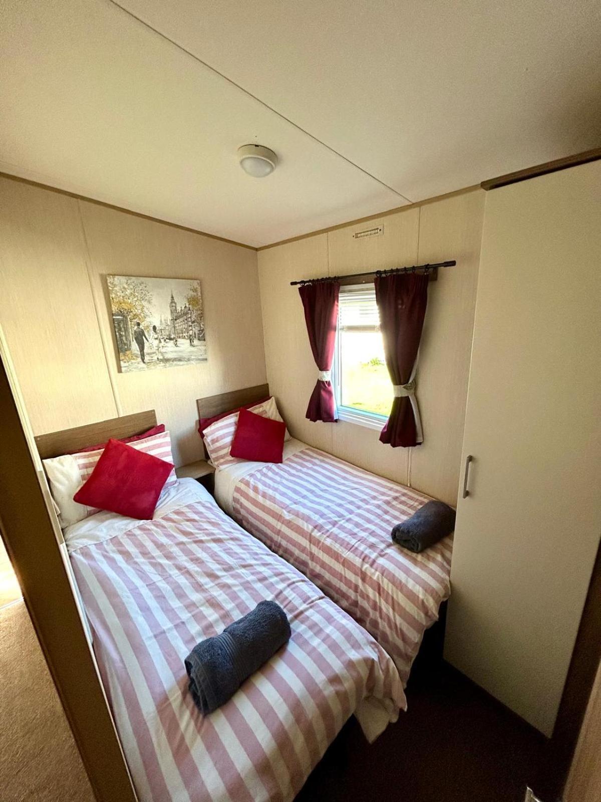 Bude Caravan Sleeps six Summer Breeze Buitenkant foto